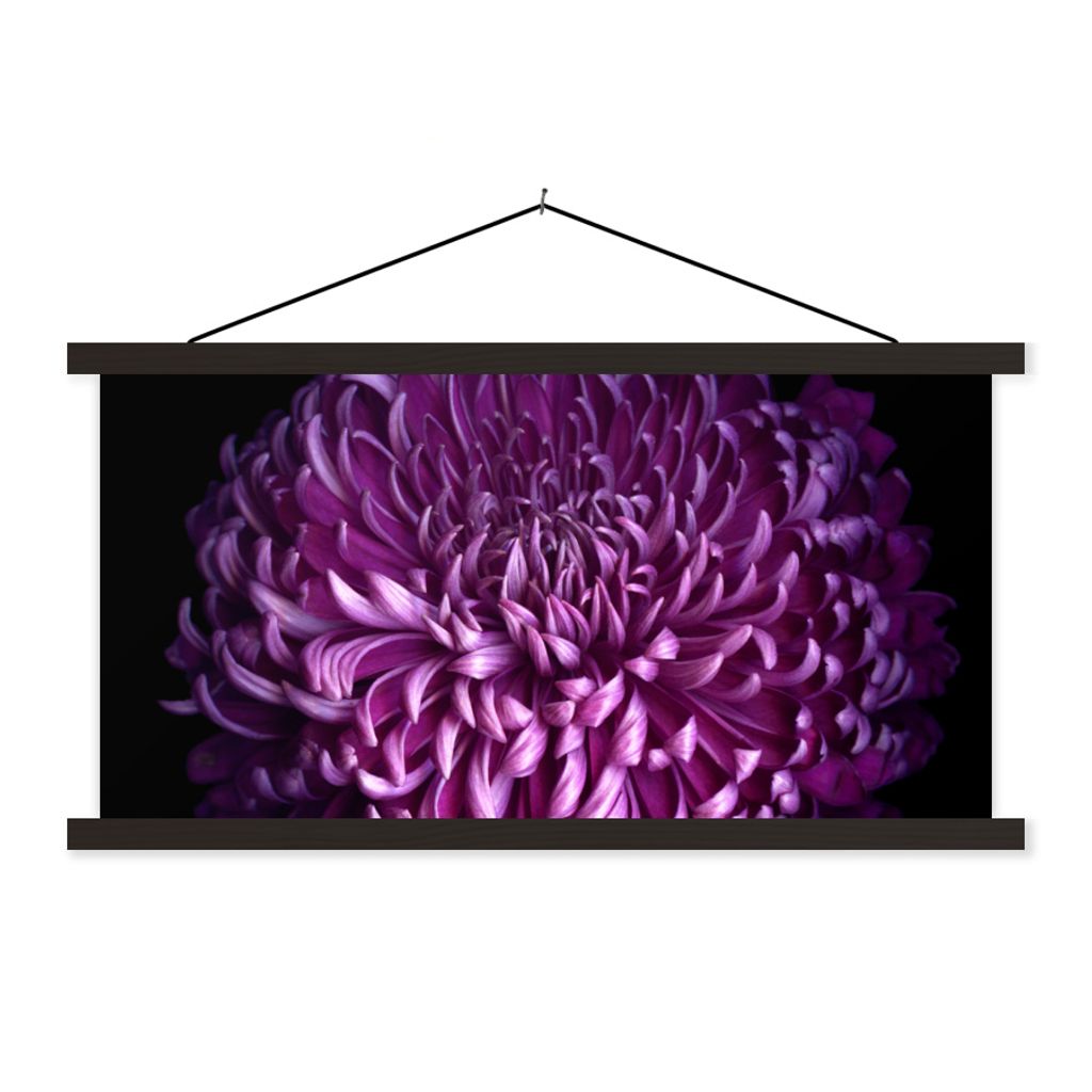 MuchoWow Textilposter Die Blätter einer lila Blume auf schwarzem Hintergrund 150x75 cm mit schwarzem Rahmen - Posterleiste