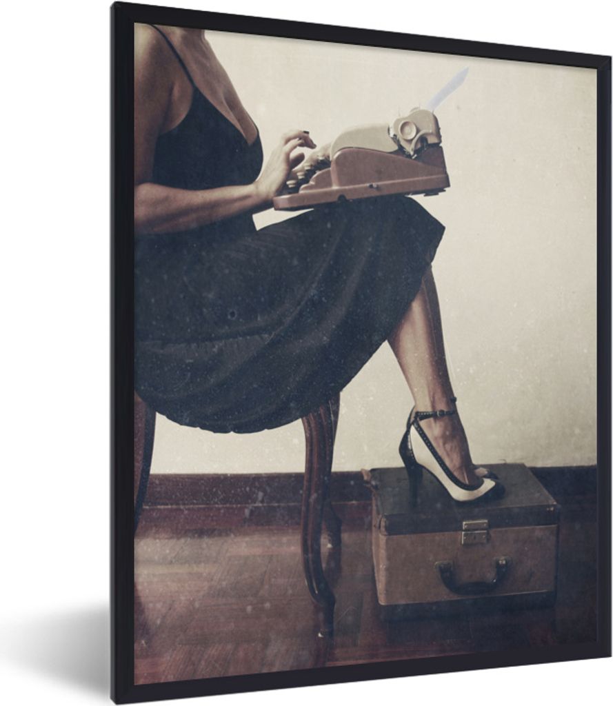 MuchoWow MuchoWow Gerahmtes Poster Schreibmaschine - Vintage - Frau 30x40 cm - Poster mit zchwarzem Bilderrahmen - Wanddeko - Kunstdrucke