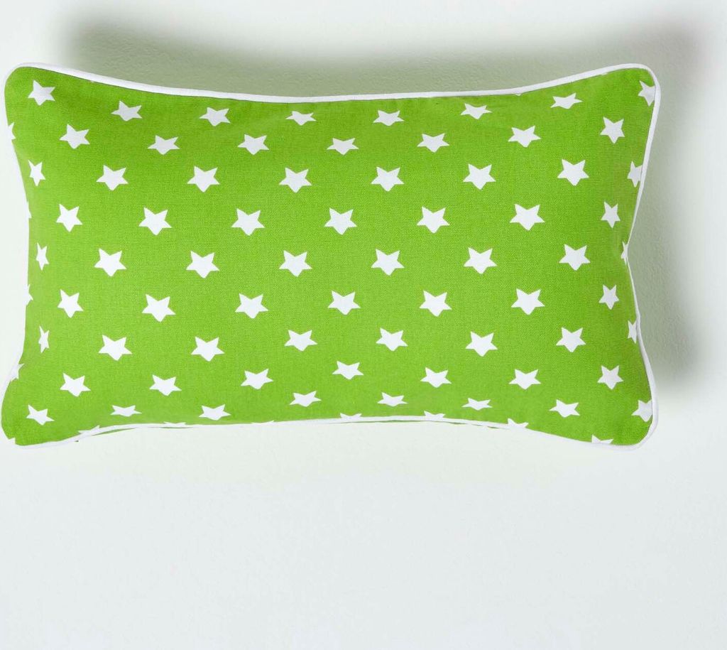 HOMESCAPES Kissenbezug aus Baumwolle mit Sternen, grün, 30 x 50 cm