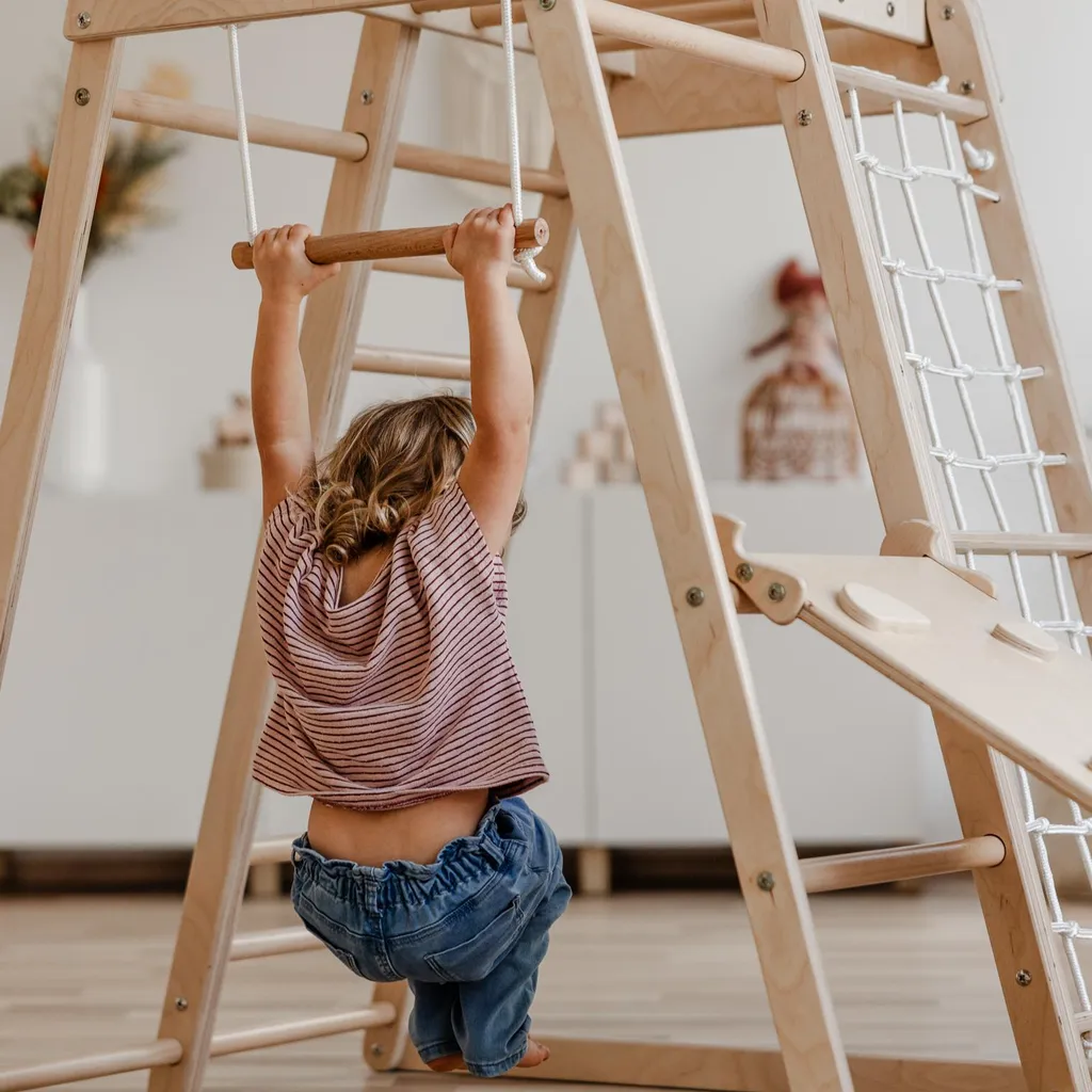 Structure escalade bois CLIF : la solution jeux compacte pour intérieur - 3