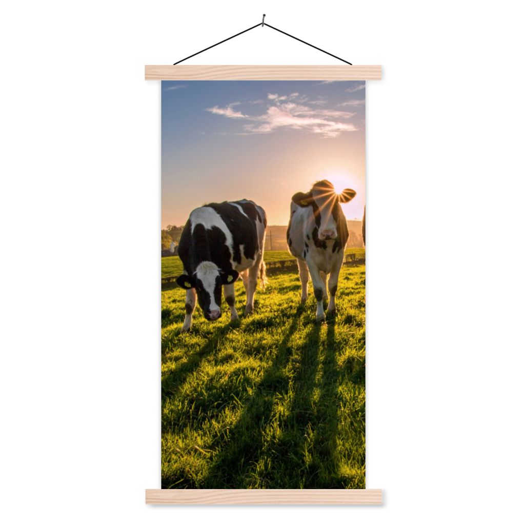 MuchoWow Textilposter Kühe - Sonne - Gras - Tiere - Bauernhof 40x80 cm mit holzfarbenen Rahmen - Wohnzimmer