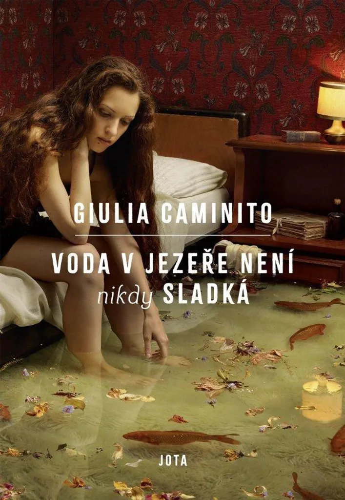Livre Roman L'eau du lac n'est jamais douce Giulia Caminito Broché