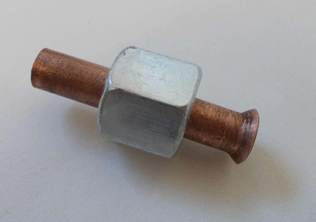 Verbindungsstück Öltank zur Ölregler Kupferrohr aufgebördelt ca. 6cm