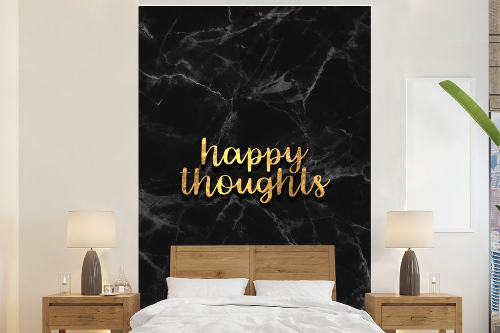 MuchoWow Fototapete für Wohnzimmer oder Schlafzimmer Wandtapete Vinyl Motivtapete Zitate - Glücklich - Gold - Schwarz - 170x260 cm - Wohnzimmer...