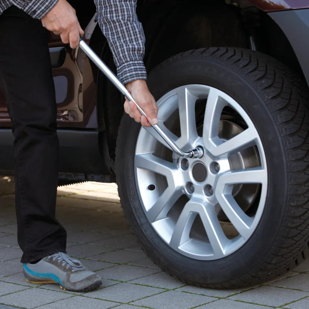 Clé pour écrous de roue Goodyear 75521 pour débloquer les boulons fixés