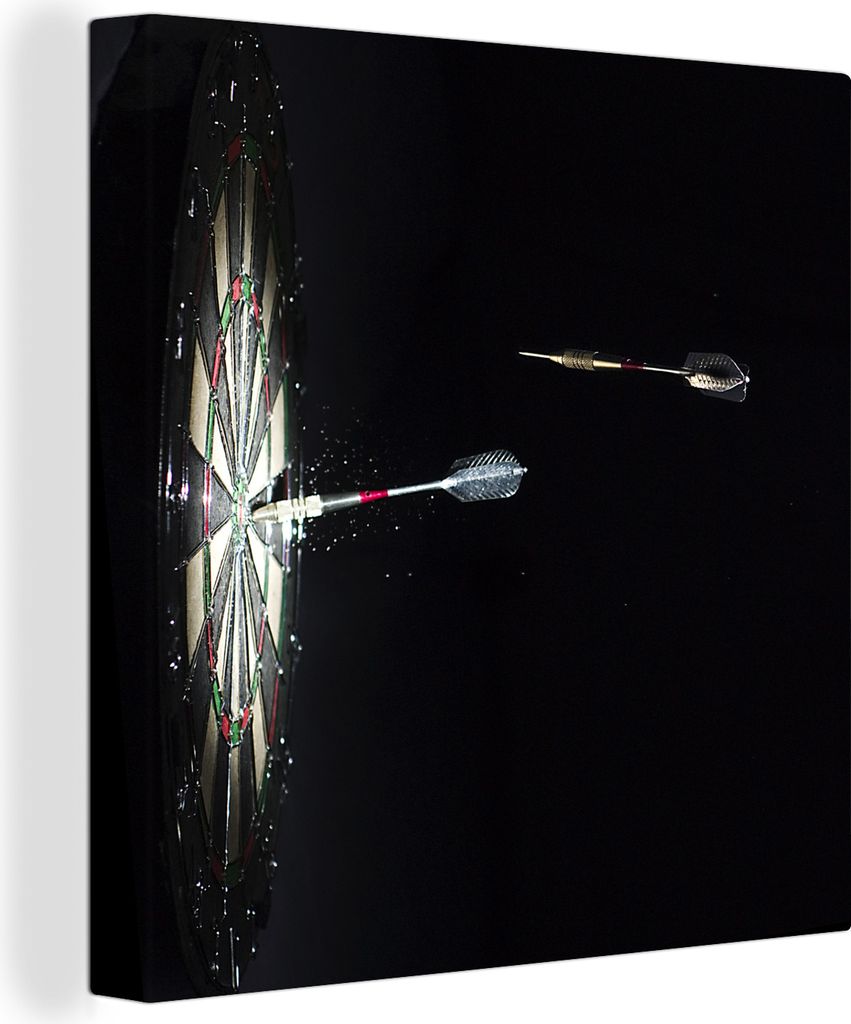 MuchoWow - Leinwandbilder - Dartpfeil fliegt auf die Dartscheibe, Wandbild, Wanddeko Bilder Wohnzimmer, 90x90 cm
