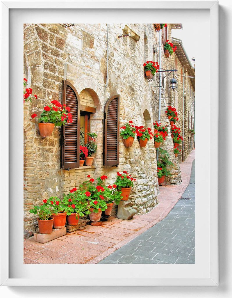 Malerische Straße mit Blumen– Wandbild mit Rahmen – Gerahmtes Bild – Wanddekoration – 60x80 cm – Weiß Rahmen