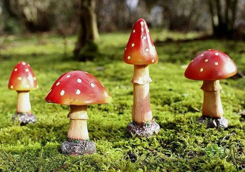 Figurines extérieures résistantes aux intempéries rouge et blanc - Lot de 4