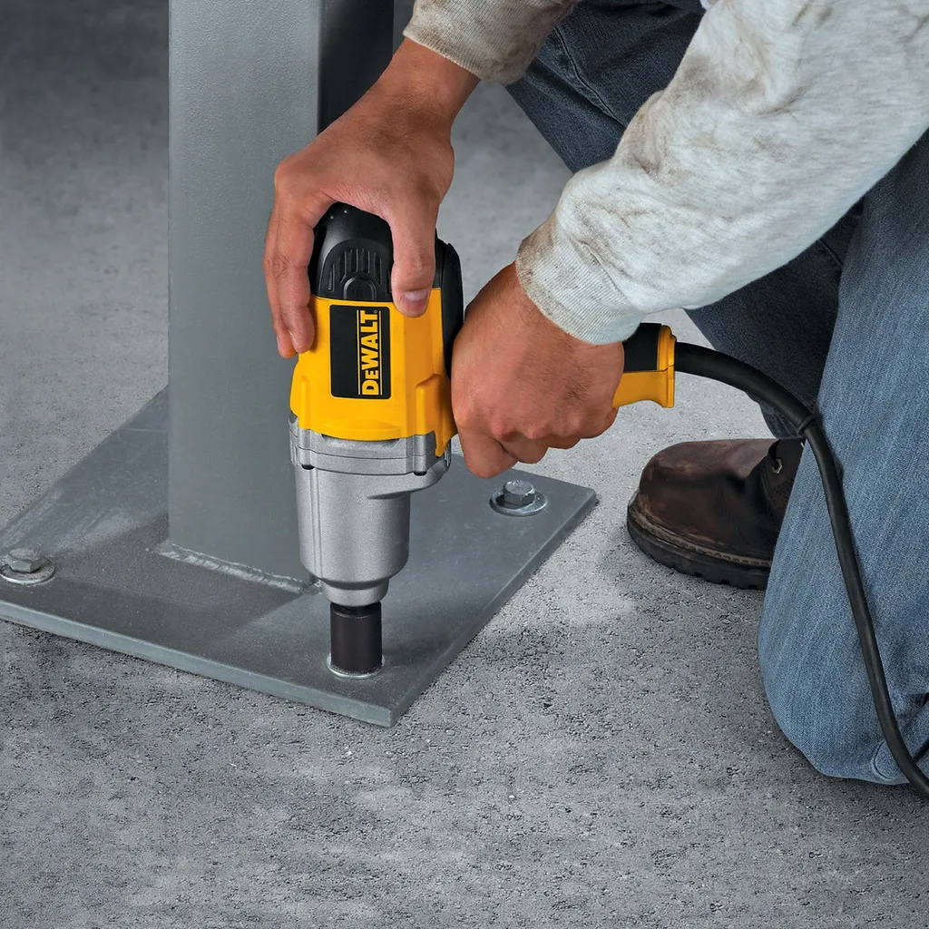 Clé à chocs 440Nm DeWALT DW294 710W : Couple élevé et prise 3/4 pouce - 14