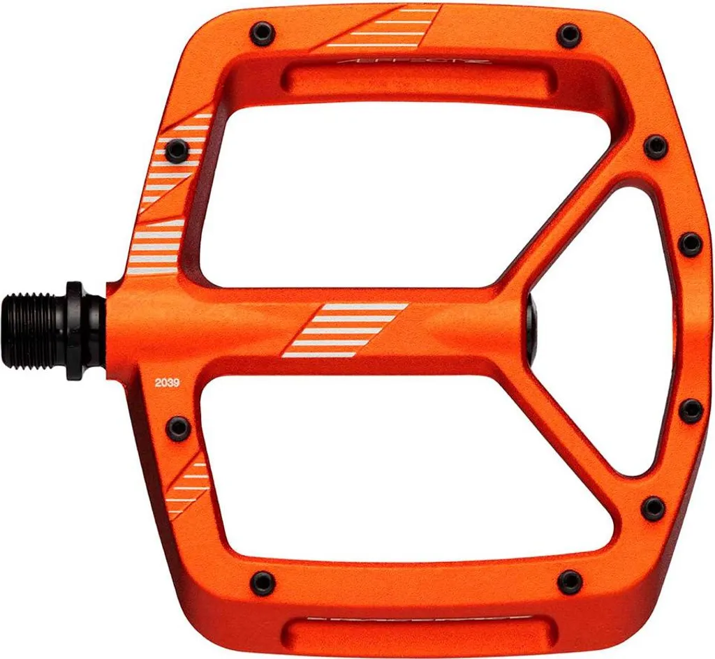 Pédales Race Face Aeffect R : fini les glissades avec ce grip orange