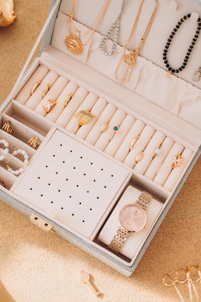 Rangement bijoux Peterson Asoof gris chiné idéal pour votre coiffeuse