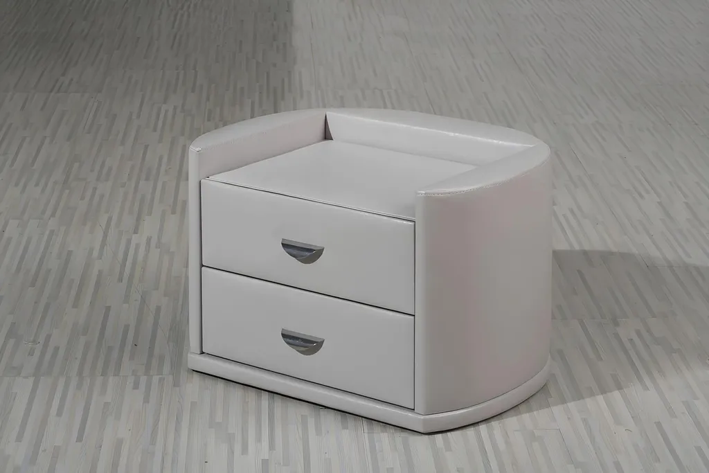 Table de chevet en cuir capitonné chic pour une chambre ultra moderne