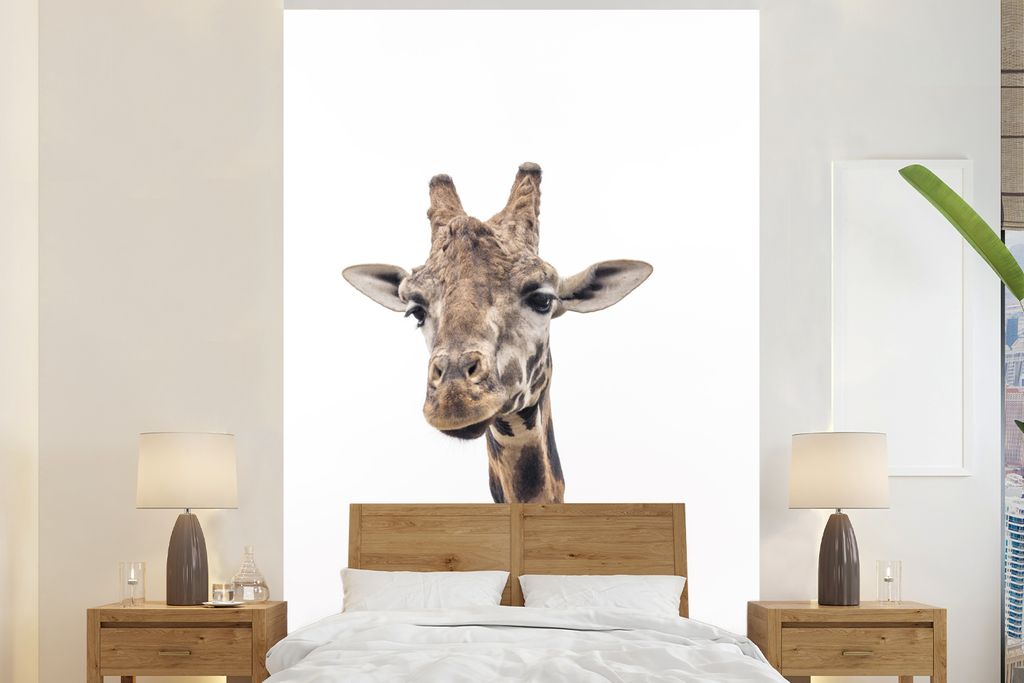 MuchoWow Fototapete für Wohnzimmer oder Schlafzimmer Wandtapete Vinyl Motivtapete Giraffe vor weißem Hintergrund - 145x220 cm - Wanddekoration