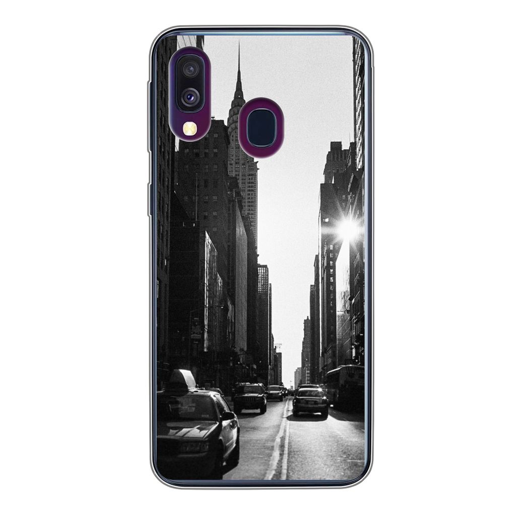 MuchoWow Handyhülle Schutzhülle Hülle für Samsung Galaxy A40 Eine ruhige Straße in New York in Schwarz und Weiß Silikon Softcase Handy Hül...