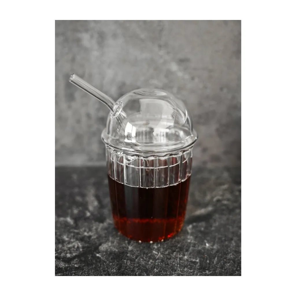 HAOYULUO Set di 4 Bicchieri con Cannuccia e Coperchio,500ml Bicchieri con Cannuccia Riutilizzabile, Tazza da Vaffè Ghiacciato a Forma di Lattina di Birra, Adatto per Caffè Ghiaccio, Cocktail, Succo