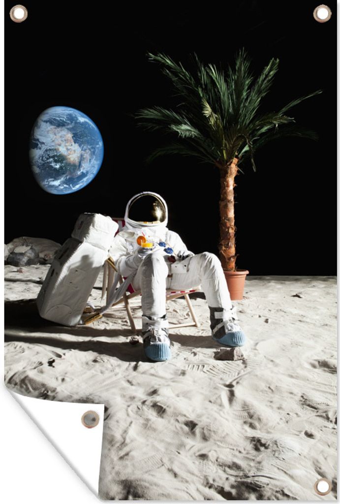 MuchoWow 80x120 cm Outdoor-Poster Gartendeko Sichtschutz Garten Poster für den Garten Astronaut - Mond - Palme - Liegestuhl