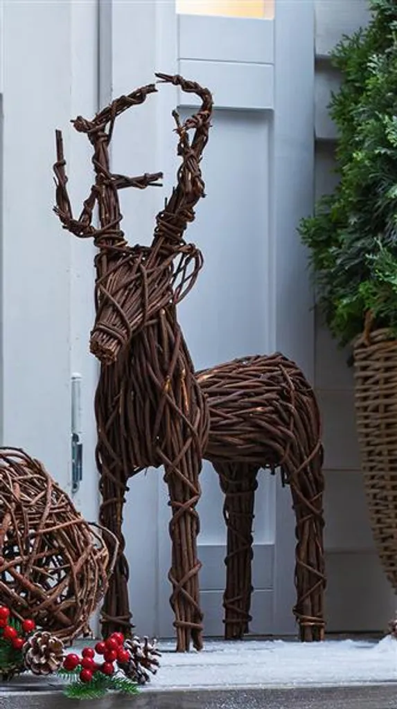 Renne en vigne tressée fait main sur métal, objet déco hiver 76cm