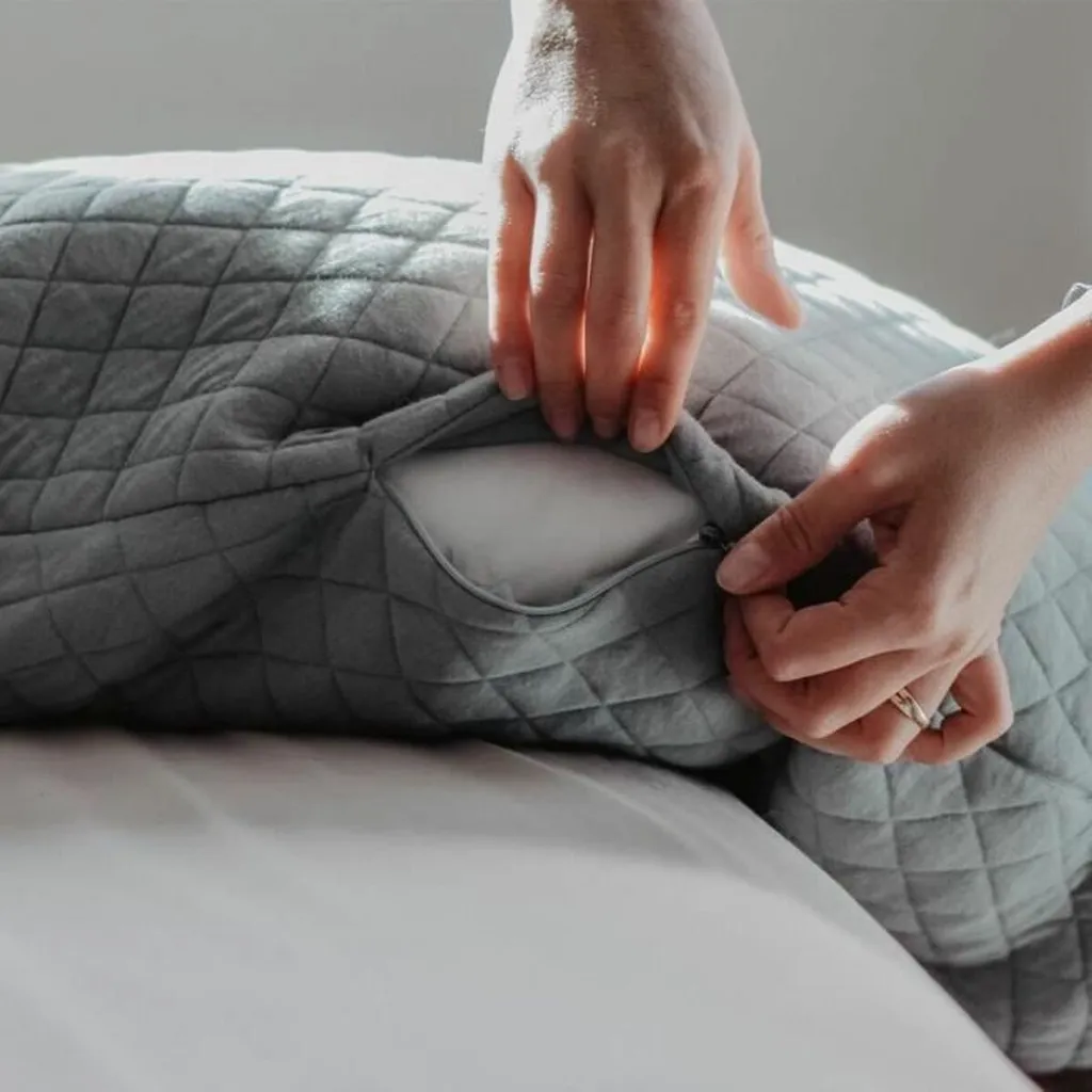 Coussin d'allaitement Béaba vert : l'accessoire indispensable de maternité - 2