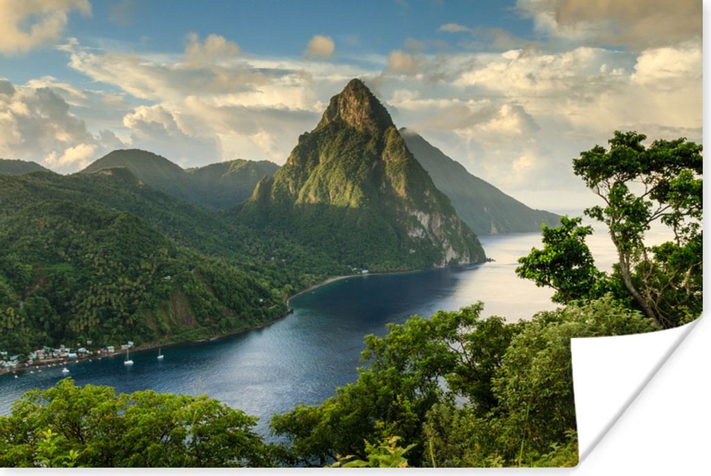 MuchoWow Poster Blick auf eine mit tropischem Regenwald bedeckte Berglandschaft in St. Lucia 120x80 cm - Bilder