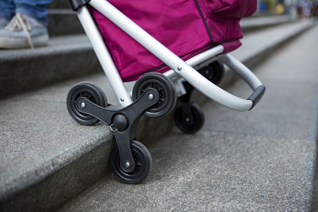 Einkaufstrolley / Treppensteiger bis 25kg mit kleiner Kühltasche lila