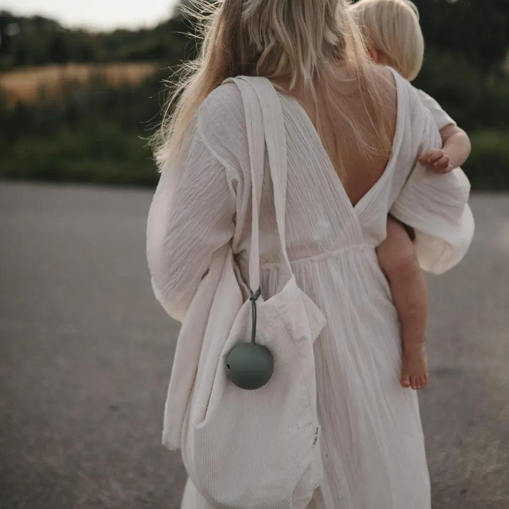 Étui à sucette Mushie Silicone Pacifier Case Khaki pour bébé - 7
