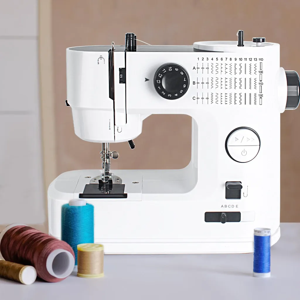 Mini machine à coudre électrique 638 avec 41 points et kit complet