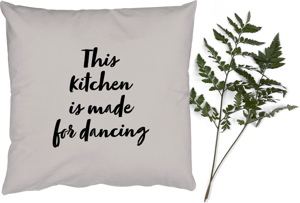 MuchoWow Zierkissen Sofakissen Wohnzimmer Dekokissen 45x45 cm Zitate - Sprichwörter - Diese Küche ist zum Tanzen gemacht - Schlafpolster - Pols...