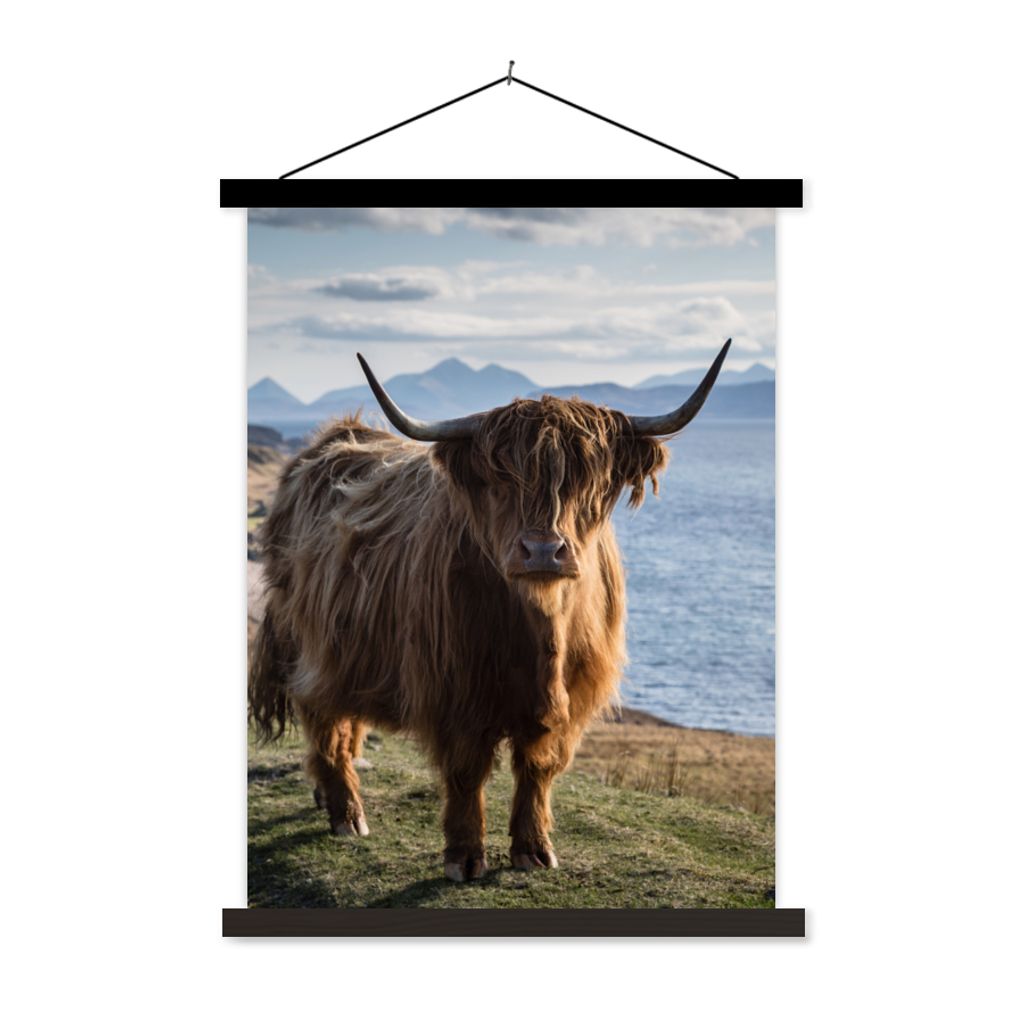 MuchoWow Textilposter Schottische Highlander - Bergen - Meer 120x160 cm mit schwarzem Rahmen - Magnetischer