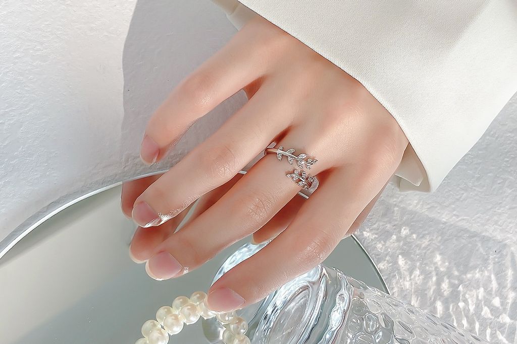Eleganter Blätter Ring mit Zirkonia einstellbar Olivenbaumzweig Silber