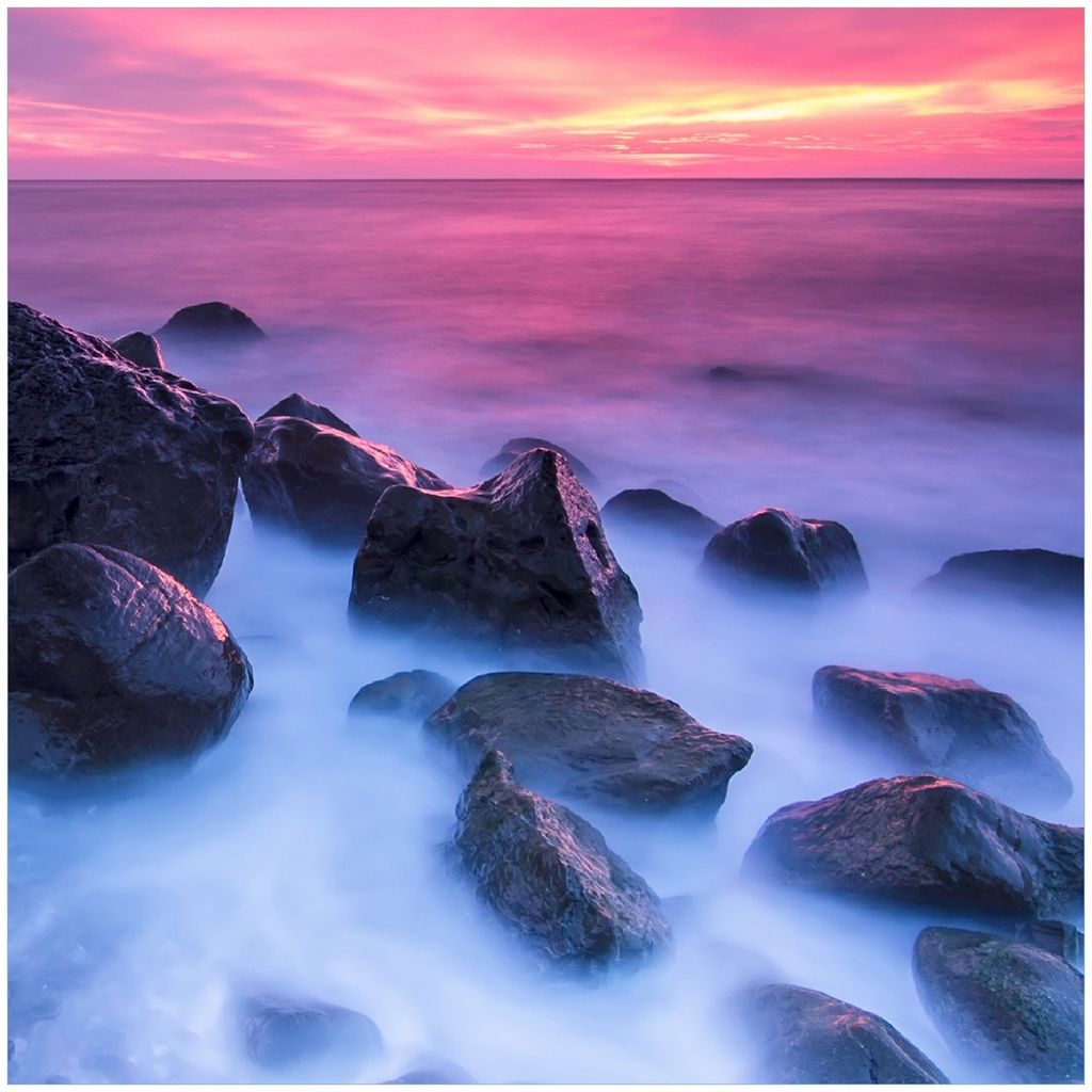 Wallario Premium Glasbild, freischwebende Optik, kräftige Farben, Größe 30 x 30 cm Motiv Felsen im Meer bei Sonnenuntergang
