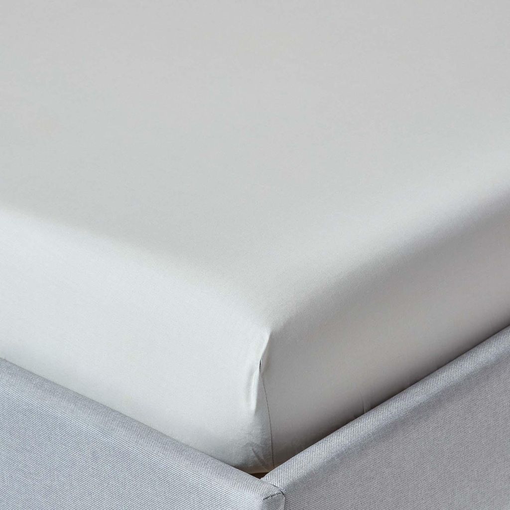 HOMESCAPES Perkal-Spannbettlaken silbergrau – 100 % Ägyptische Baumwolle, 150 x 200 cm