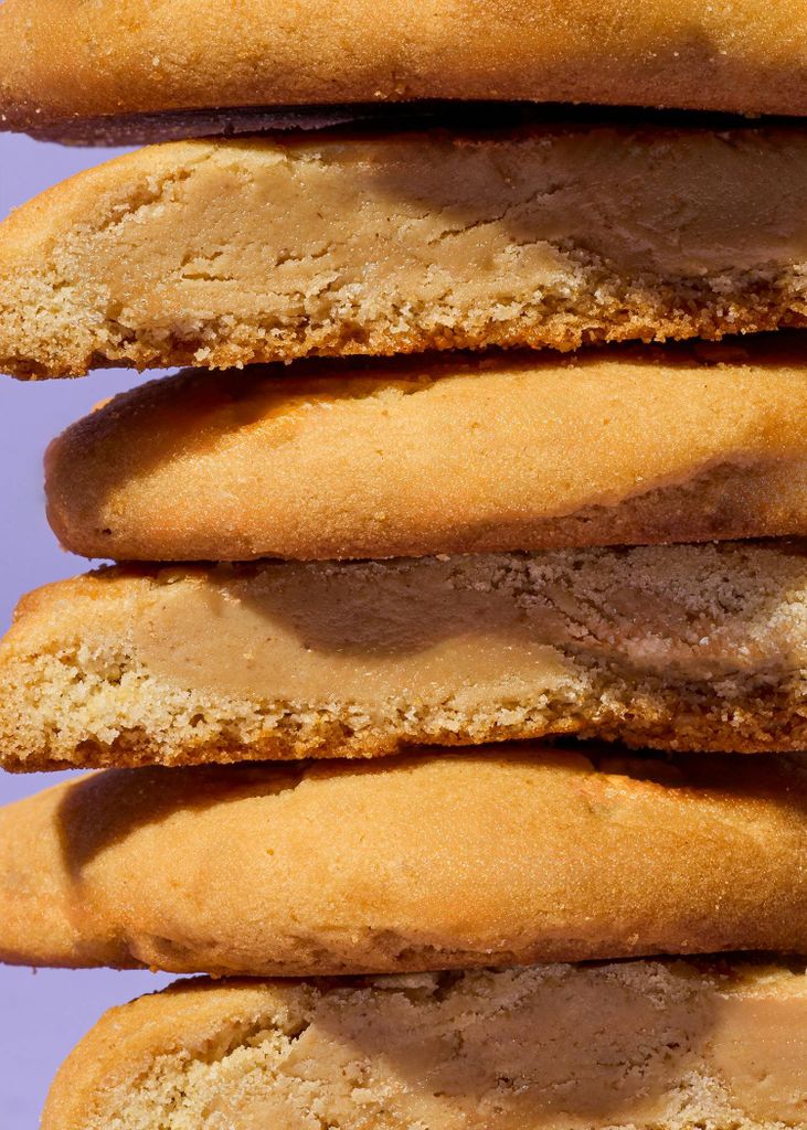 KoRo I Gefüllter Erdnussbutterkeks 12 x 150 g Produktbild 