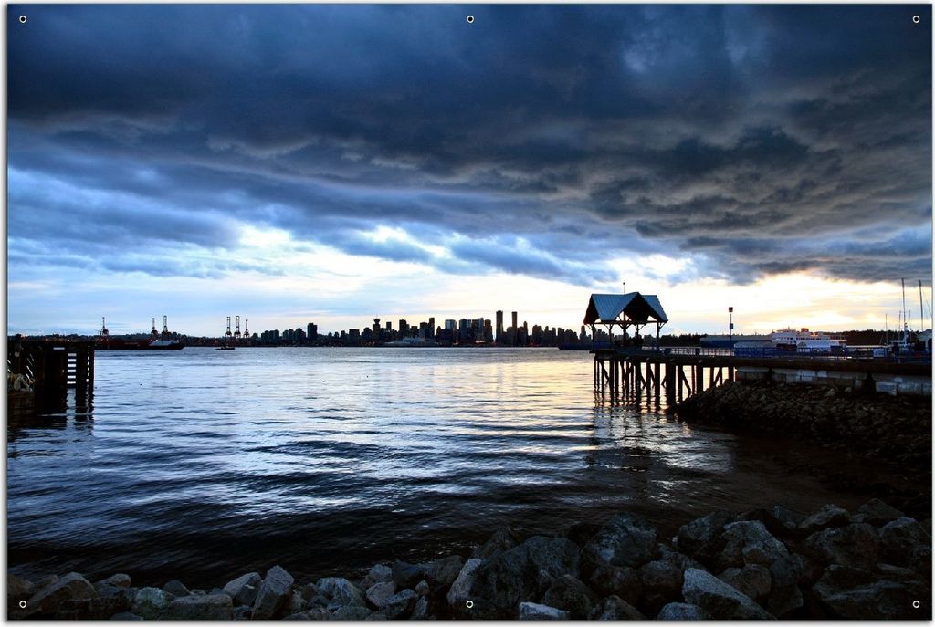 Wallario Outdoor-Poster für Garten oder Balkon, Motiv Blick über das Wasser auf Vancouver, in ca. 61 x 91,50 cm