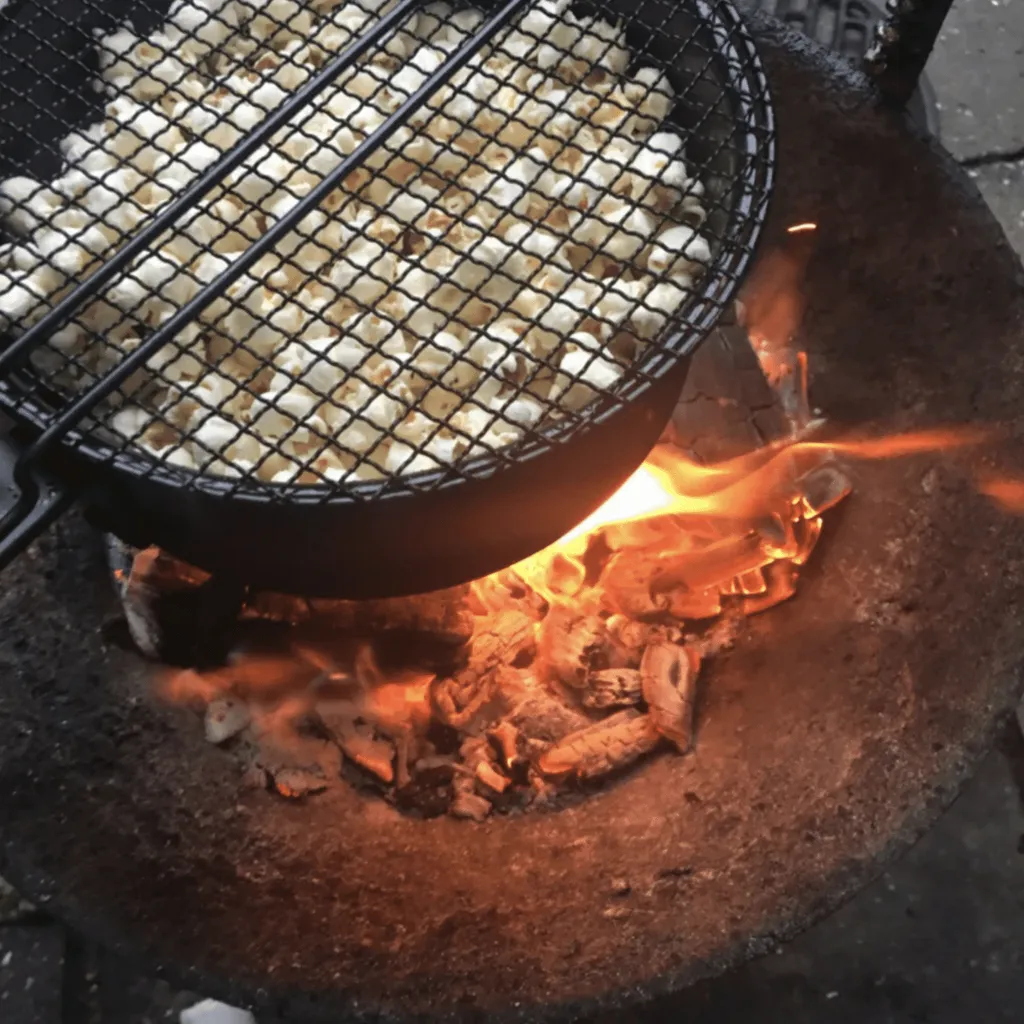 Cuisinez du pop-corn sans brûlures avec la poêle à long manche FF157 - 9