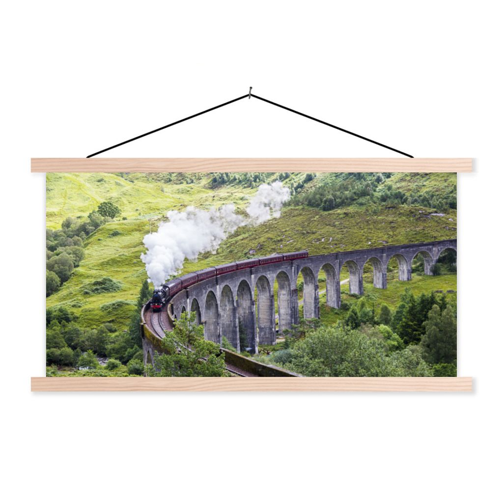 MuchoWow Textilposter Dampfzug inmitten der grünen Landschaft Schottlands 120x60 cm mit holzfarbenen Rahmen - Klemmleiste