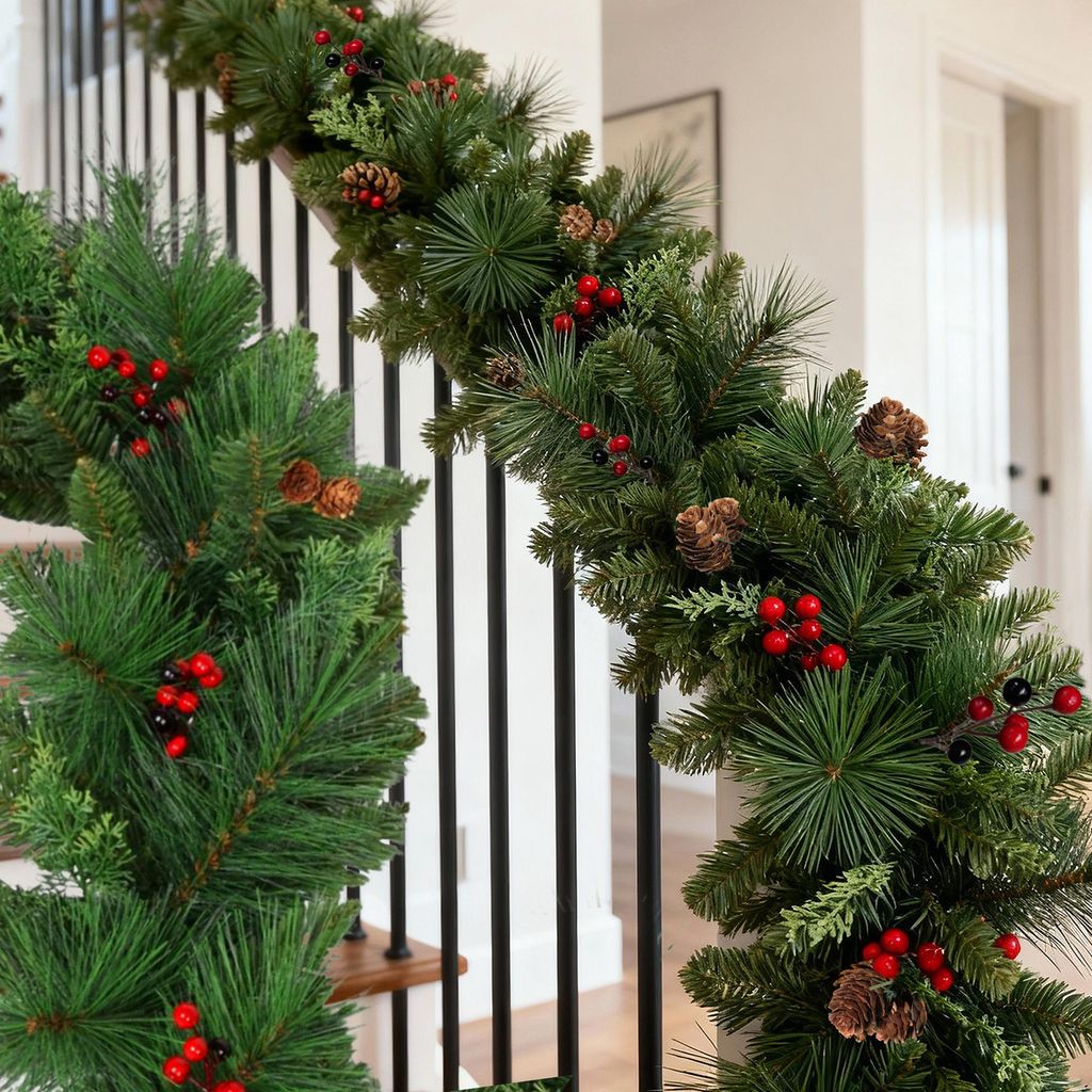 Künstliche Weihnachtsgirlande 270 cm mit Tannenzapfen und Produktbild 