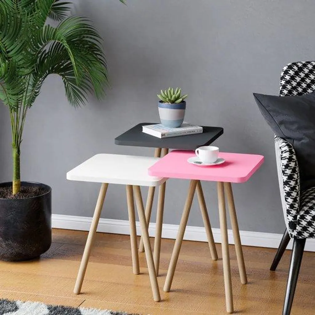 Lot de 3 tables d'appoint roses et carrées avec pieds en bois naturel