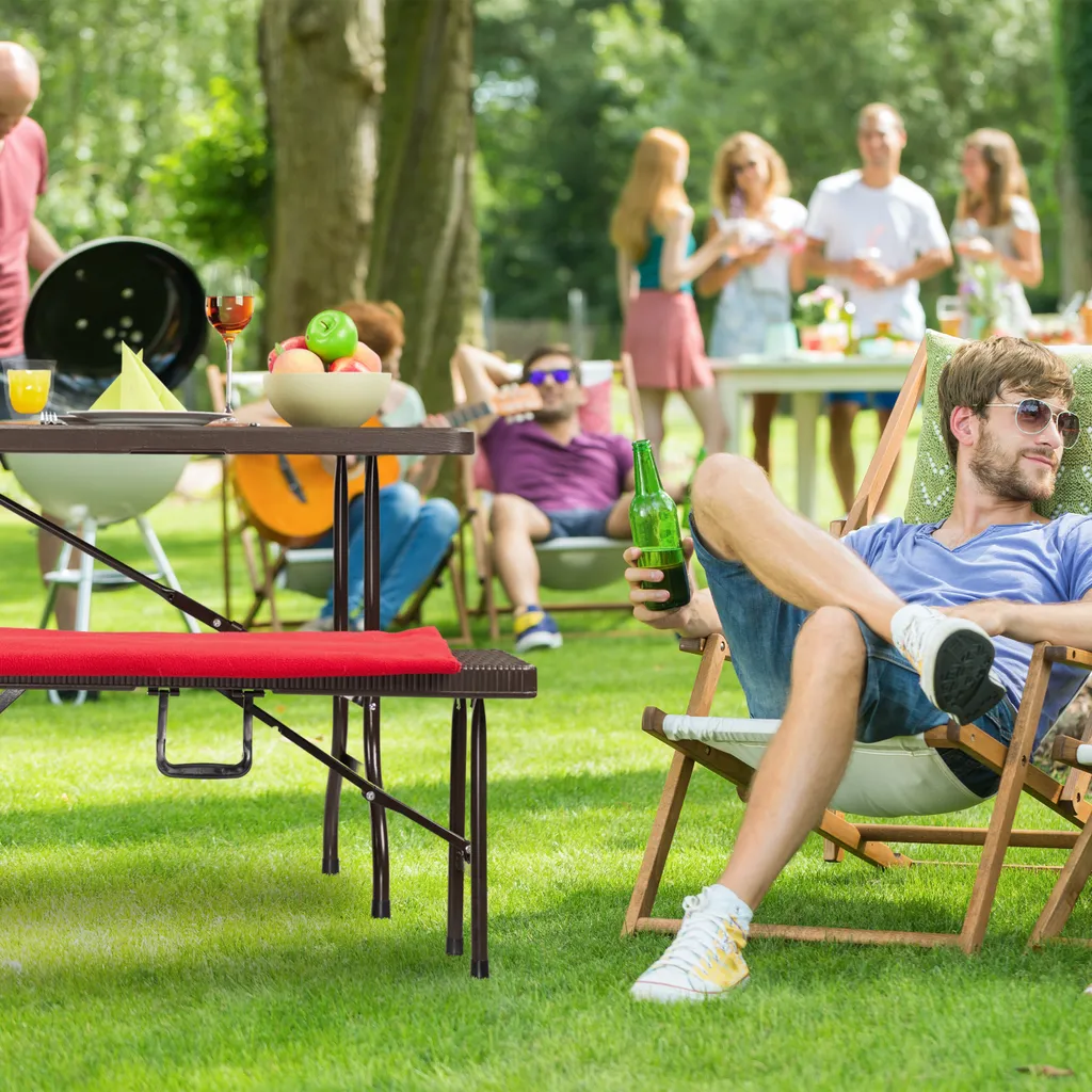 Table de terrasse pliante aspect bois résistante aux intempéries 180cm - 2