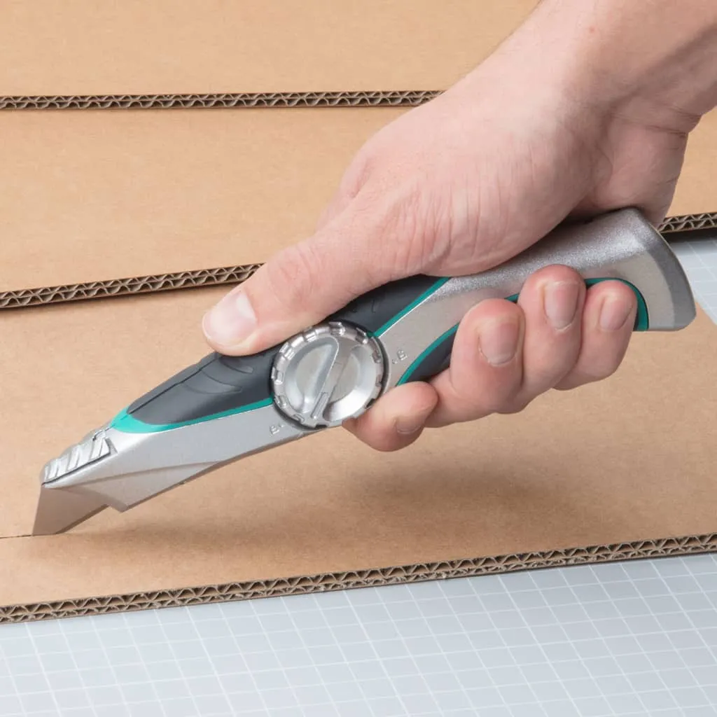 Couteau à lames sécables avec étui robuste et corps métallique Wolfcraft - 4