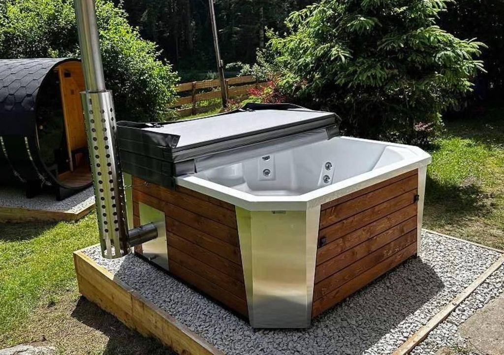 GardenAndPoolsCom Bade Fass Hot Tub Badetonne Badezuber SPA Jacuzzi Whirlpool POPRADO Hybride 194 x 200 cm 10 Düsen Filtersystem