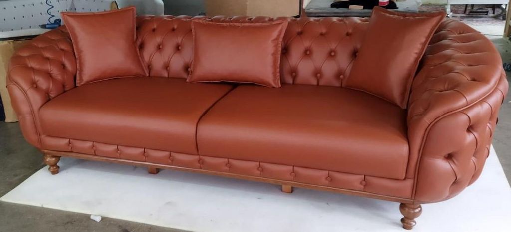 Casa Padrino Luxus Chesterfield Kunstleder Sofa Braun / Braun - Wohnzimmer Sofa - Wohnzimmer Möbel - Luxus Möbel - Wohnzimmer Einrichtung - Luxus...