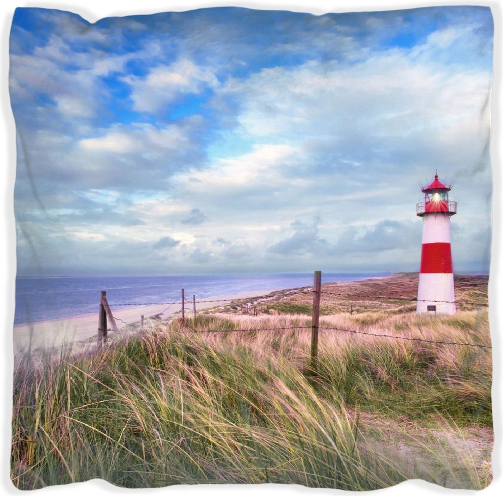 Wallario Premium Kissen, weiche Oberfläche, mit Motiv Leuchtturm am Strand von Sylt, Größe: 40 x 40 cm, mit weißer Rückseite