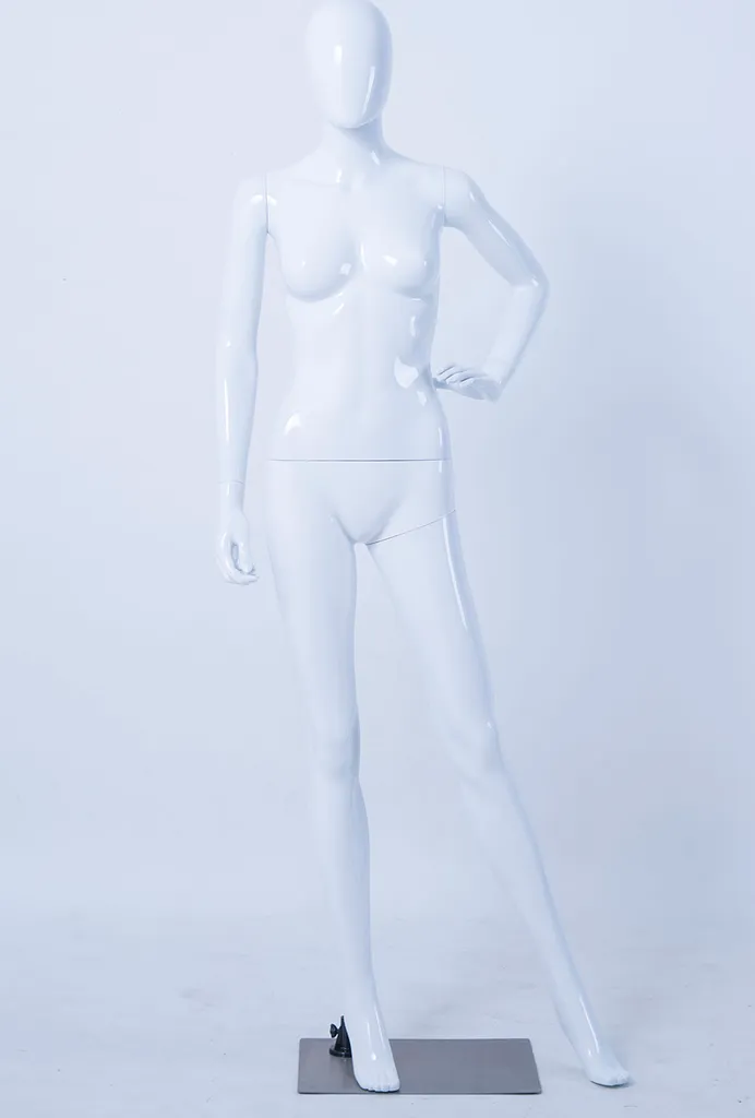 Mannequin Femme pour Boutique de Mode Chic et Vitrine Moderne Blanche