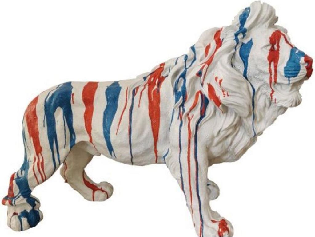 Casa Padrino Luxus Deko Skulptur Löwe Weiß / Blau / Rot 100 x H. 68 cm - Große Deko Figur - XXL Deko Skulptur - XXL Deko Figur - XXL Tierfigur -...