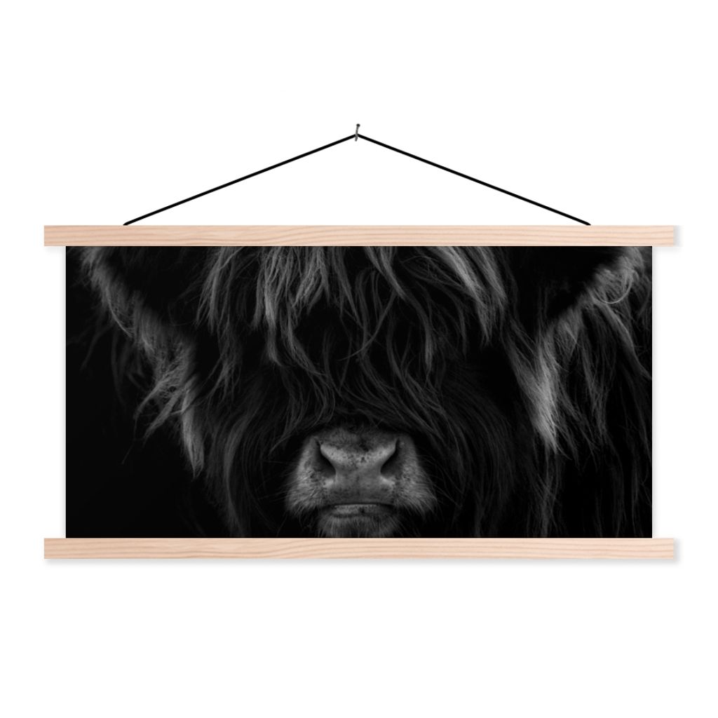 MuchoWow Textilposter Schottischer Highlander - Kuh - Schwarz - Weiß - Porträt 120x60 cm mit holzfarbenen Rahmen - Klemmleiste