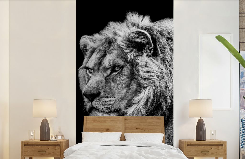 MuchoWow Fototapete für Wohnzimmer oder Schlafzimmer Wandtapete Vinyl Motivtapete Löwe - Porträt - Wildtiere - Schwarz - Weiß - 120x240 cm - ...