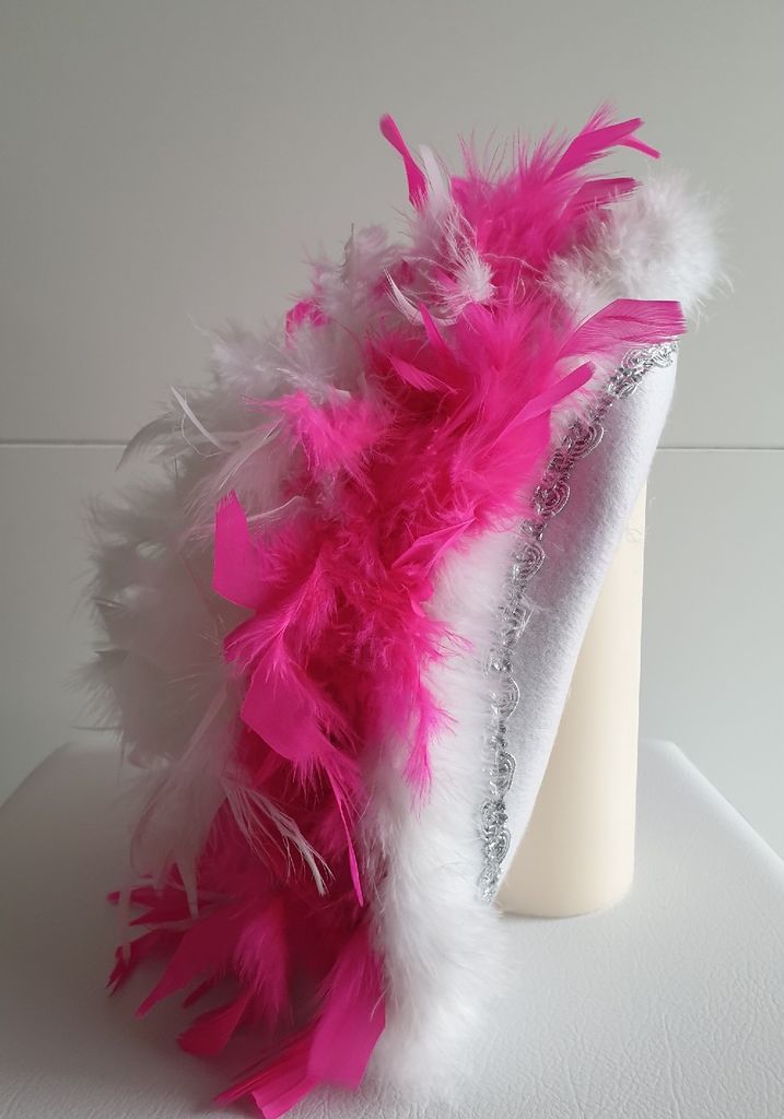 N7-55-56 weiß mit Silberborte und pink-weißer Boa Produktbild 