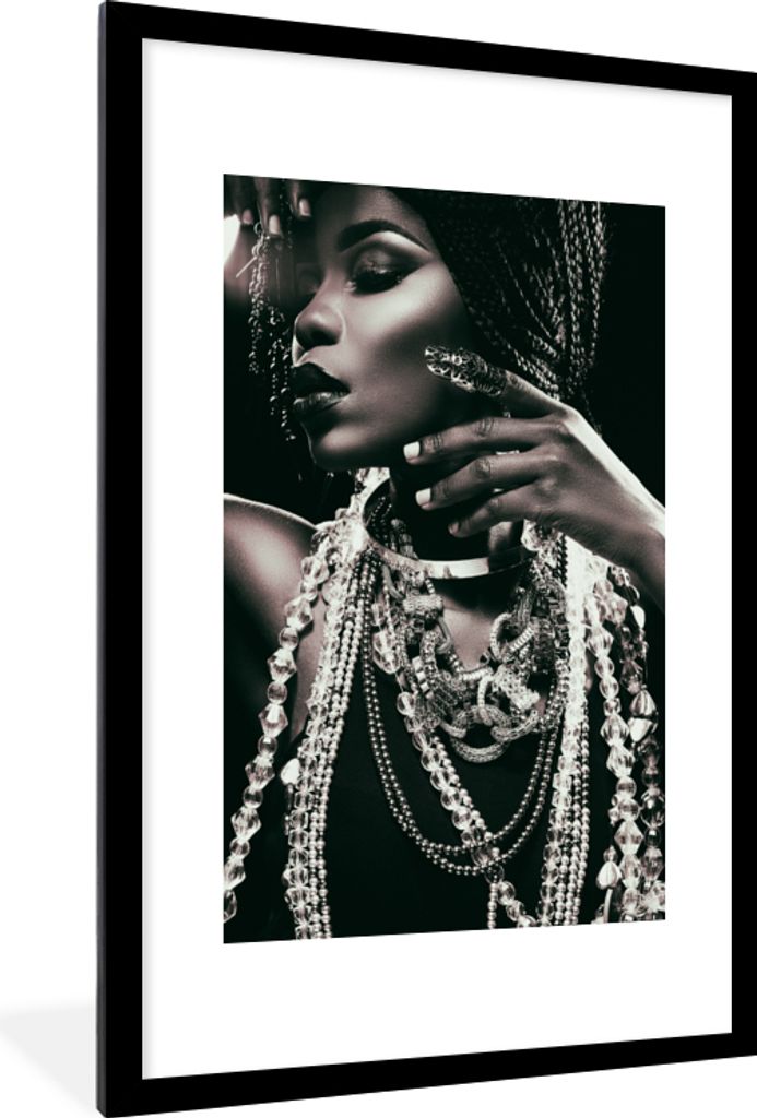 MuchoWow MuchoWow Gerahmtes Poster Schmuck - Frau - Ring - Schwarz - Weiß - Luxus 60x90 cm - Poster mit zchwarzem Bilderrahmen - Dekoration - ...