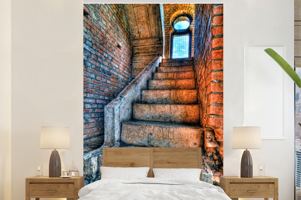 MuchoWow Fototapete für Wohnzimmer oder Schlafzimmer Wandtapete Vinyl Motivtapete Verlassenes Treppenhaus in einem überwucherten Gebäude - 160...
