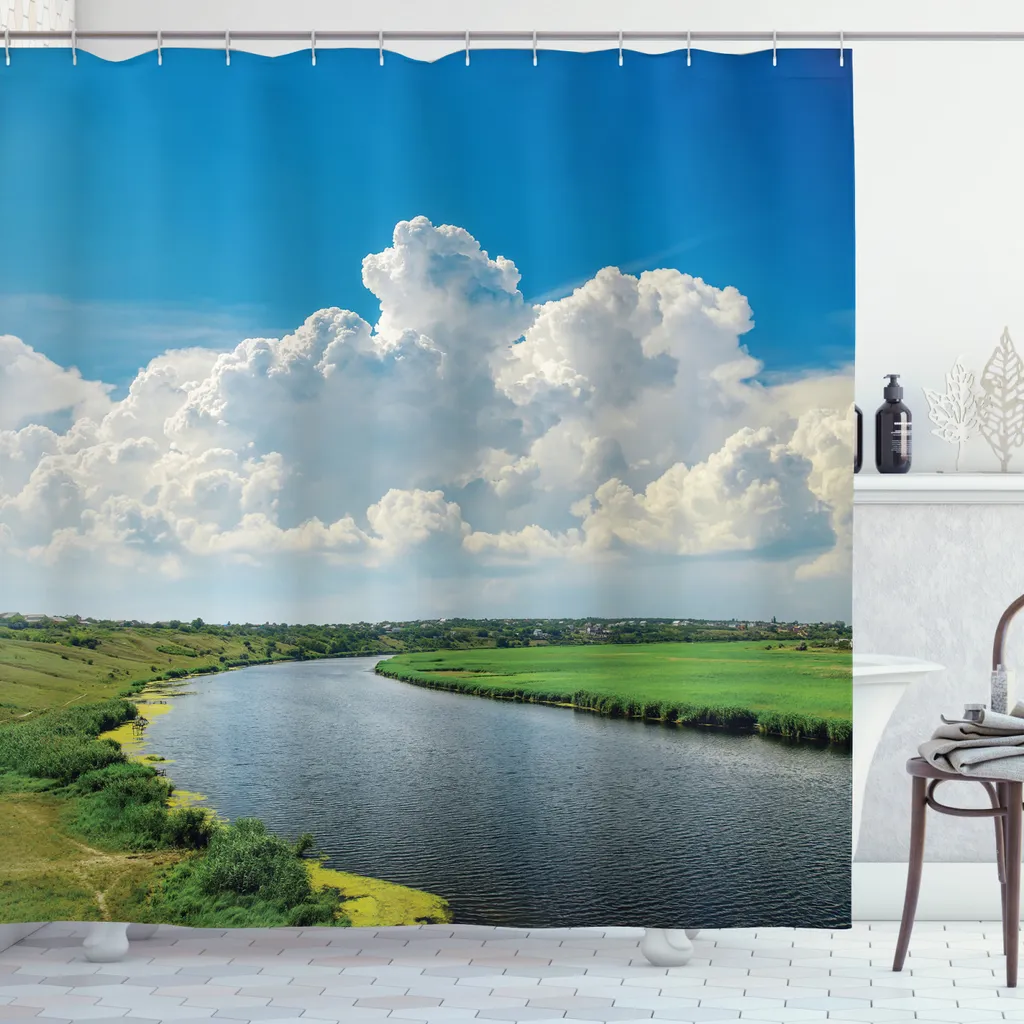 ABAKUHAUS Tenda da doccia naturale, nuvole-fiume-prati, stampa personalizzata incl. 12 ganci Colori resistenti Decorativa con colori chiari, 175 x 220 cm, verde-blu-bianco